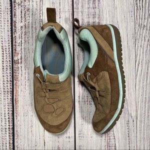 Clarks Slip On Suede Bungee Sneaker w/ Gait Mapping Size 5